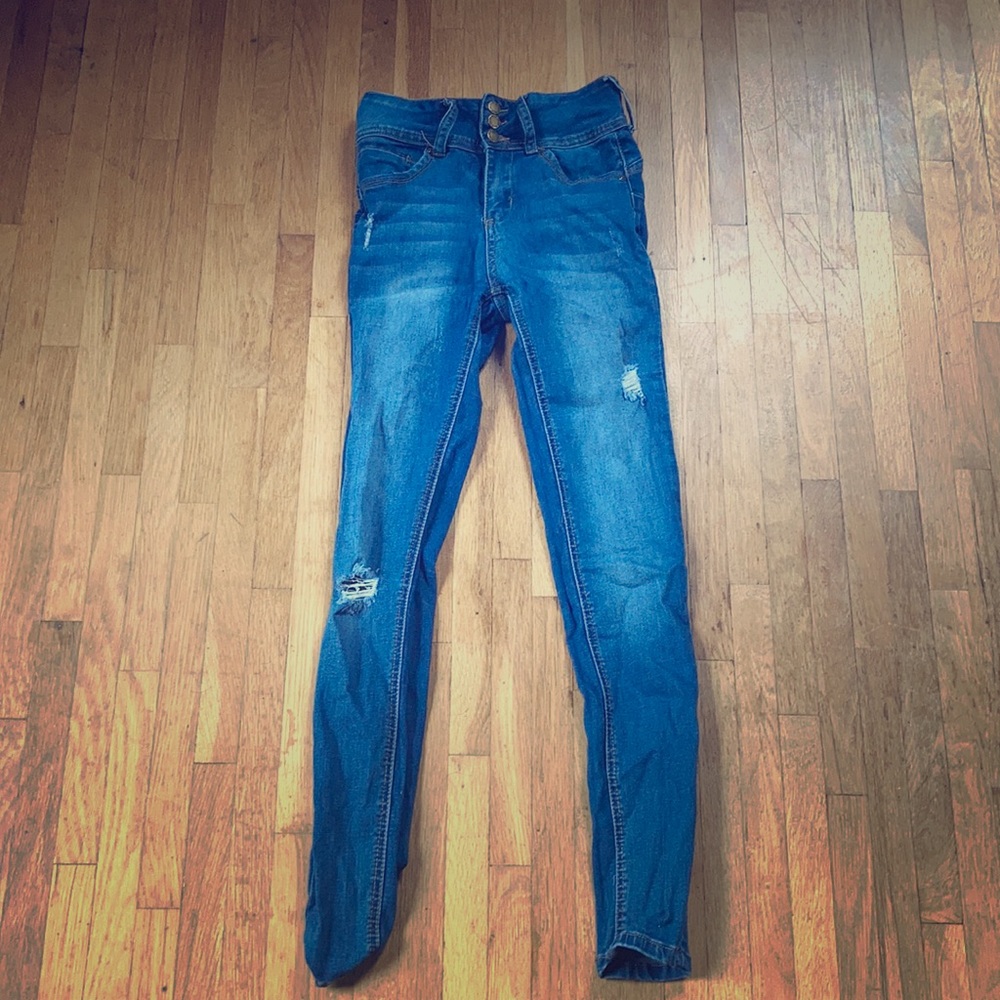 Skinny blue jeans with rips.